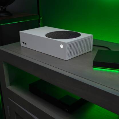 game-drive-for-xbox-4tb-livingroomcloseup-greenled-hi-reso-3000x3000.jpg