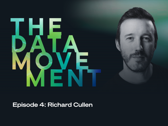 Photo de Richard Cullen, invité du podcast, présentée à côté du logo de The Data Movement.